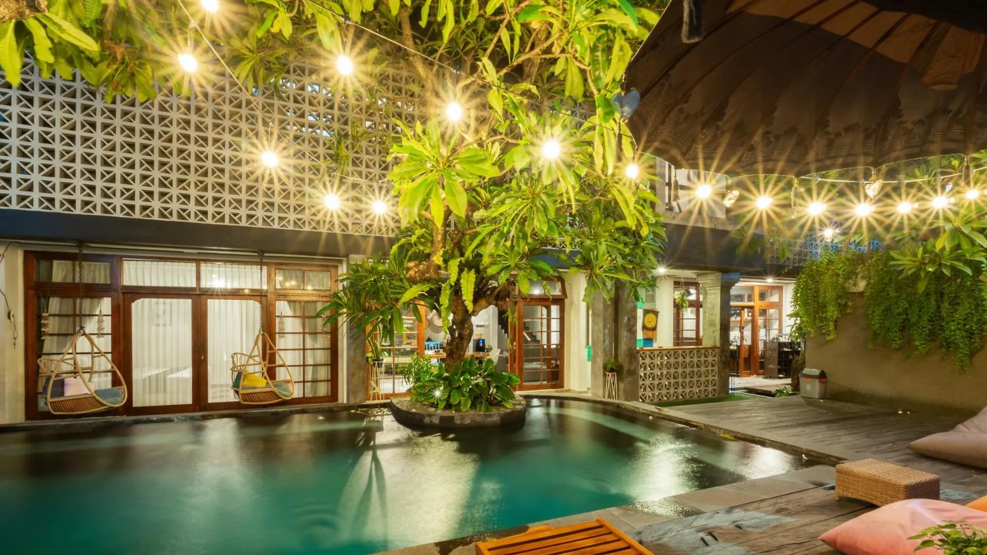 Interconnection Hostel Kuta Lombok