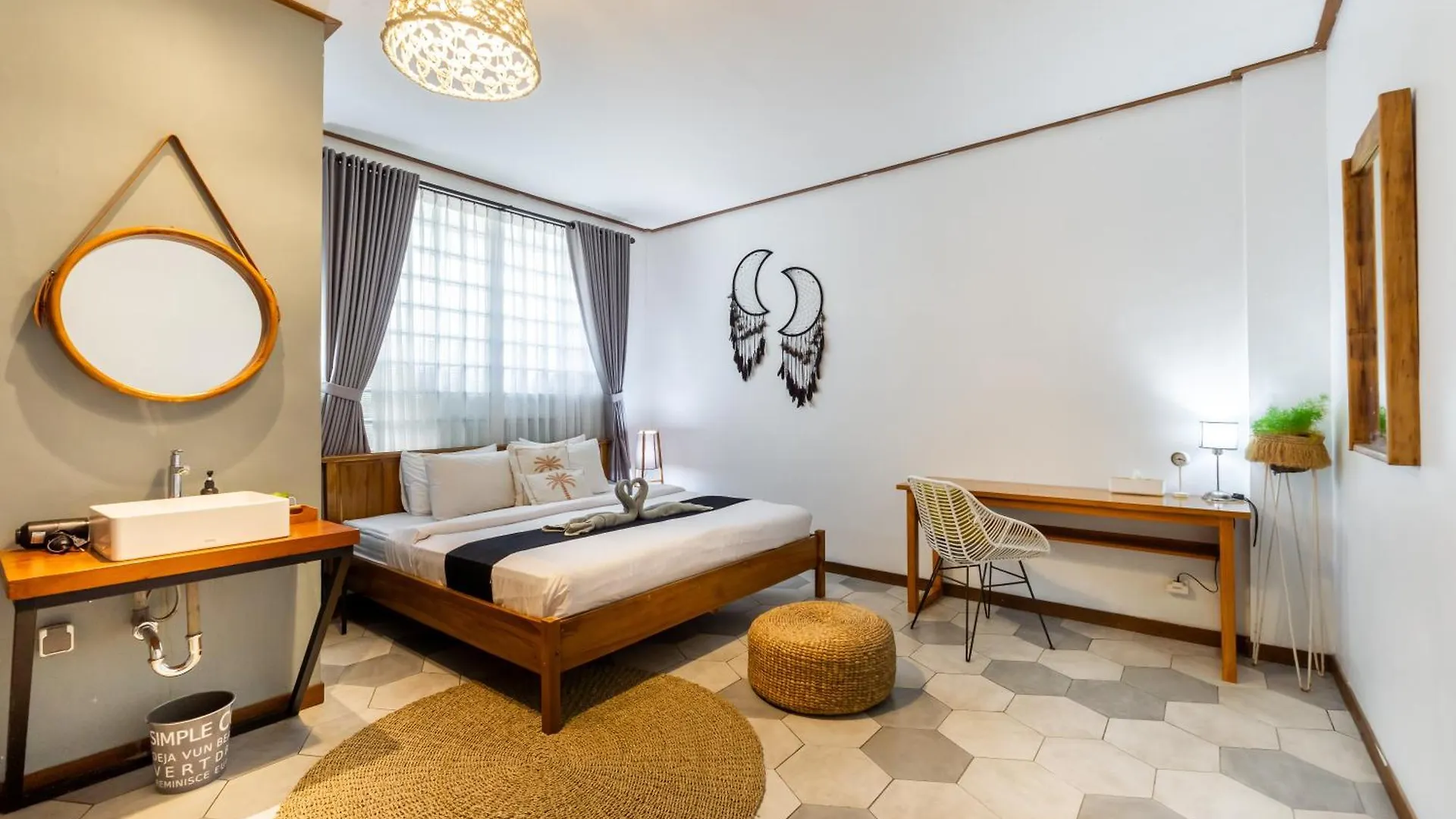 Interconnection Hostel Kuta Lombok