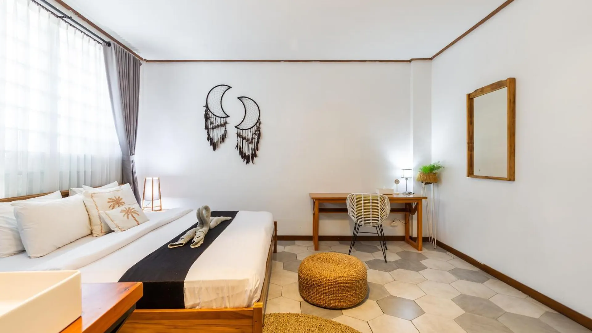 Interconnection Hostel Kuta Lombok