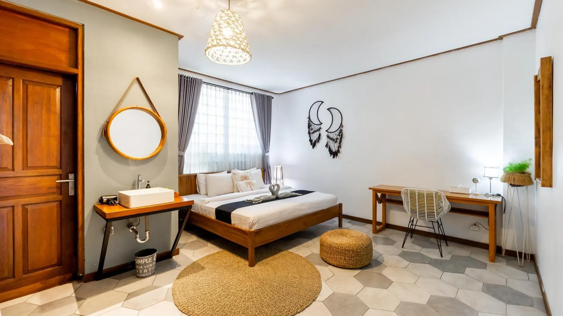 Interconnection Hostel Kuta Lombok