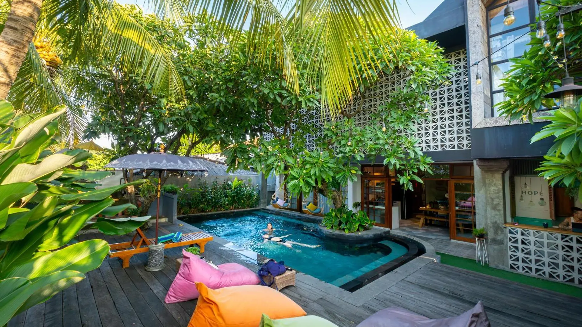 Interconnection Hostel Kuta Lombok Indonésia