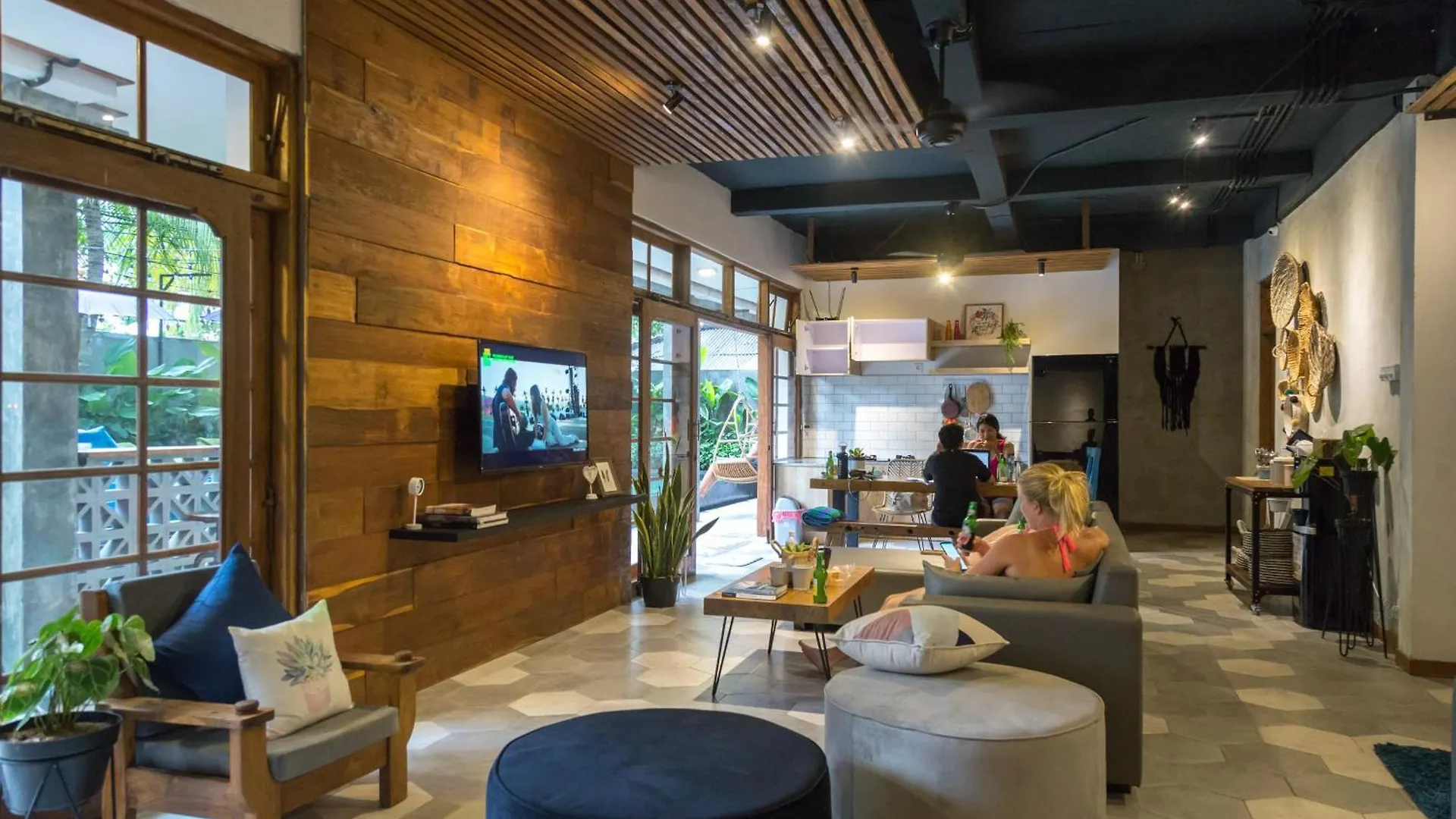 Interconnection Hostel Kuta Lombok