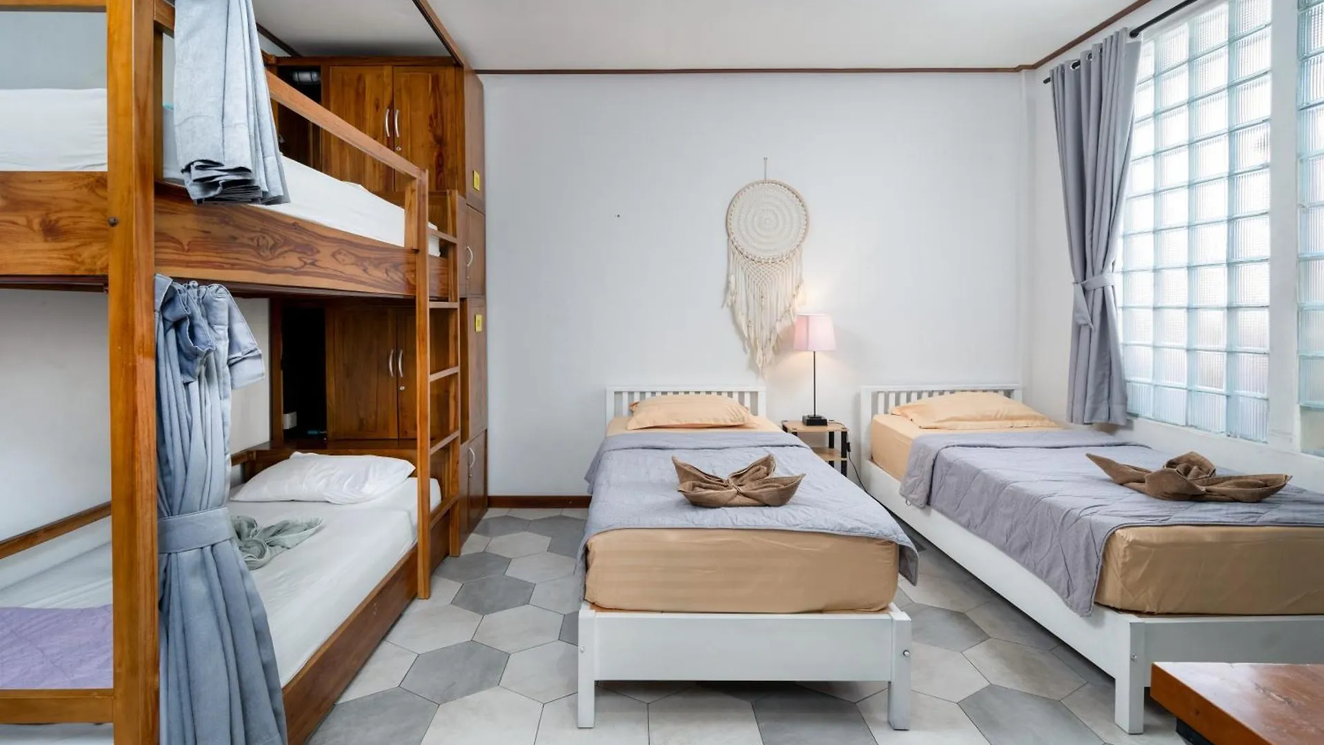 Interconnection Hostel Kuta Lombok