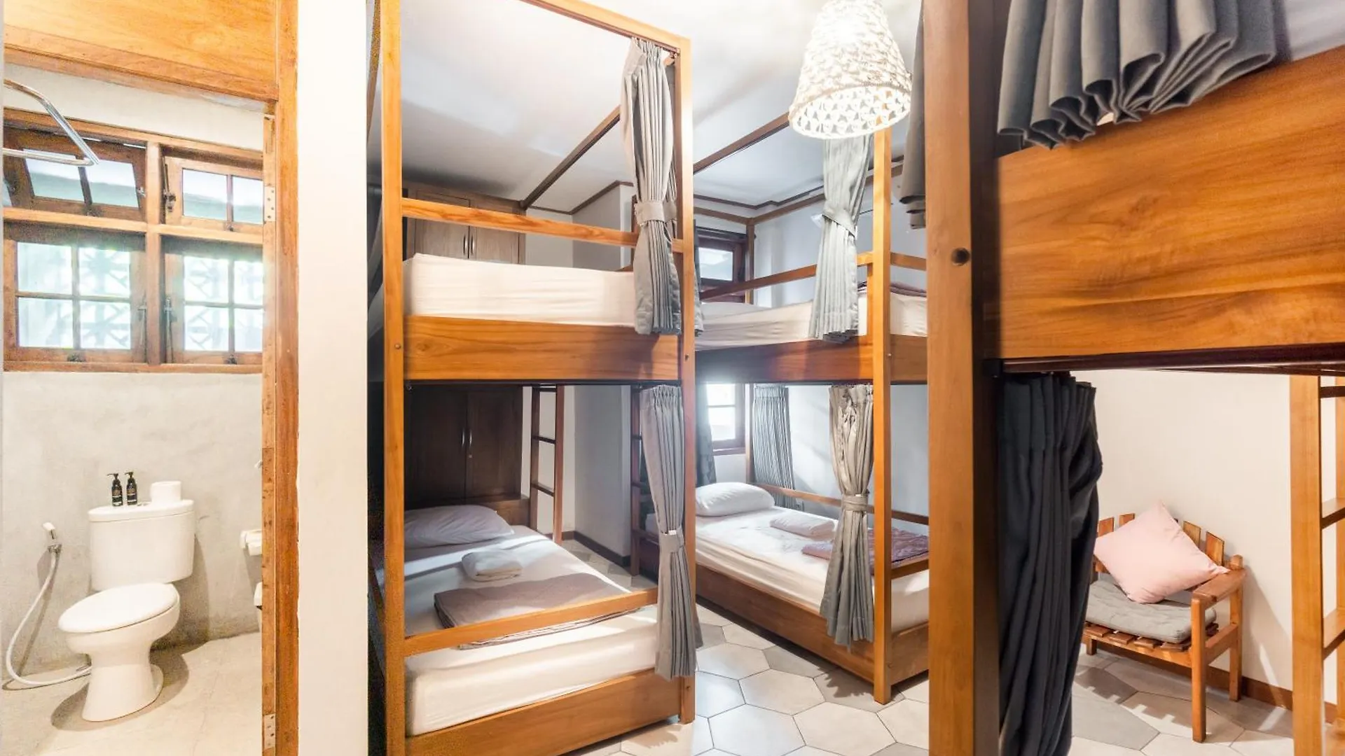 Interconnection Hostel Kuta