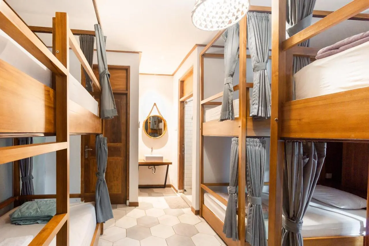 Interconnection Hostel 꾸따