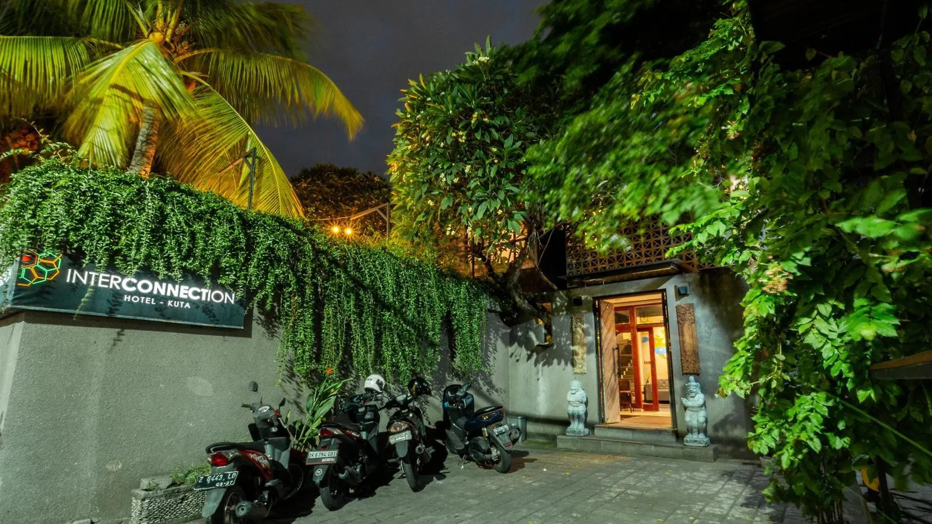 Interconnection Hostel 꾸따 0*,