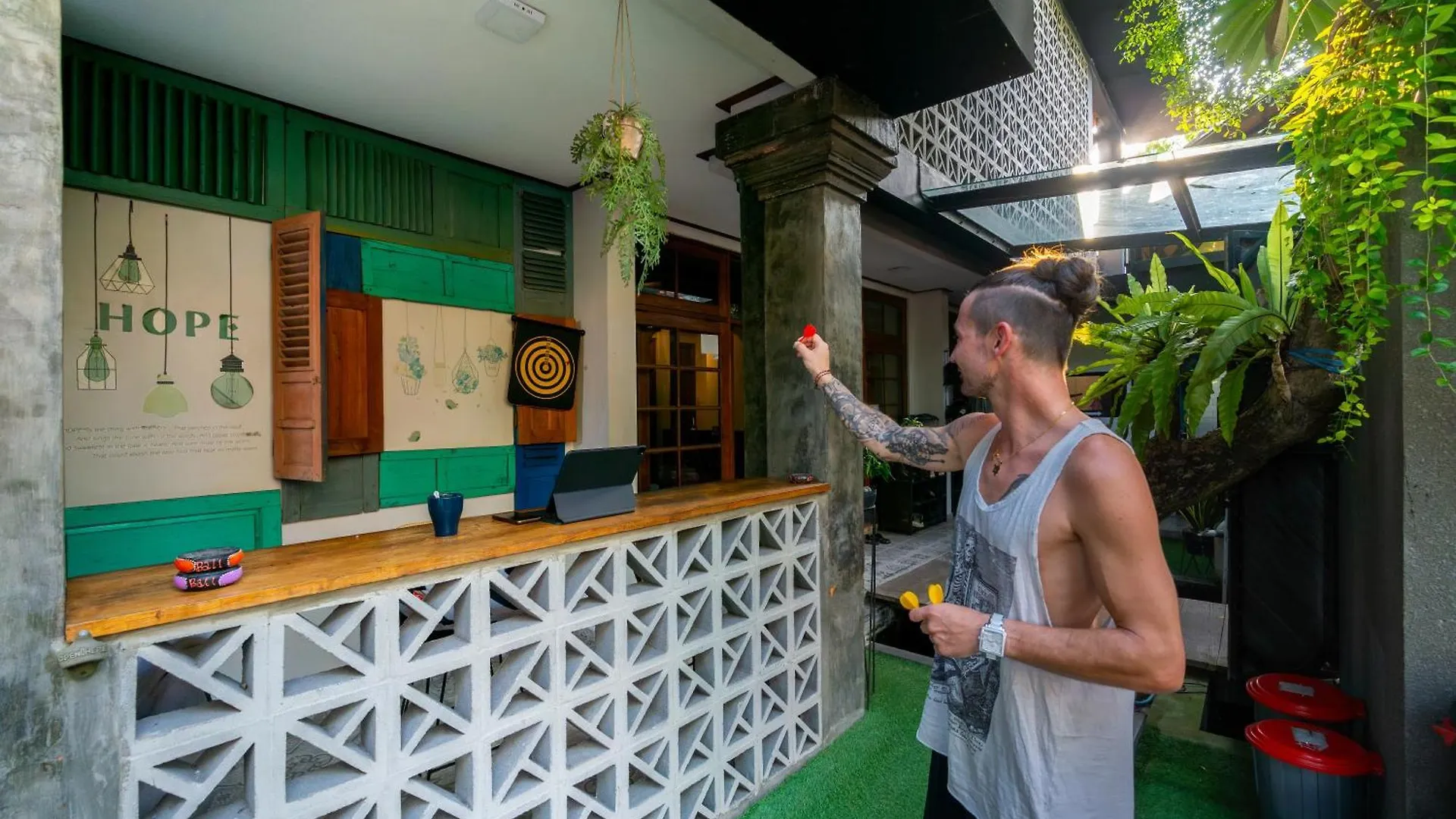 Interconnection Hostel Kuta  Indonesia