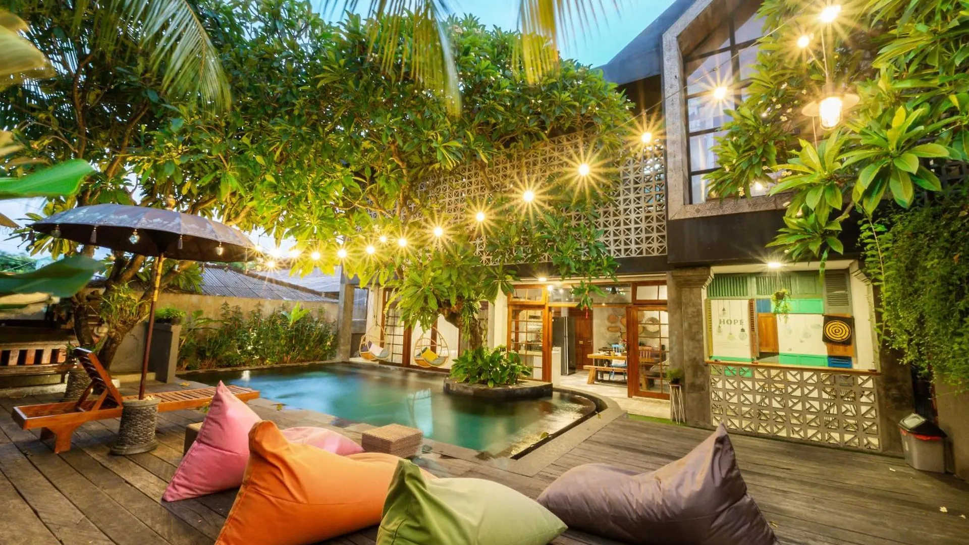 Interconnection Hostel Kuta  Indonesia