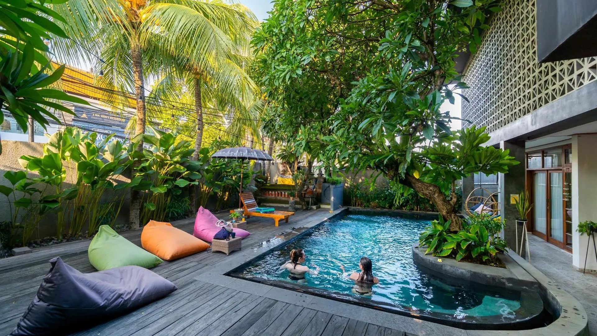 Interconnection Hostel Kuta