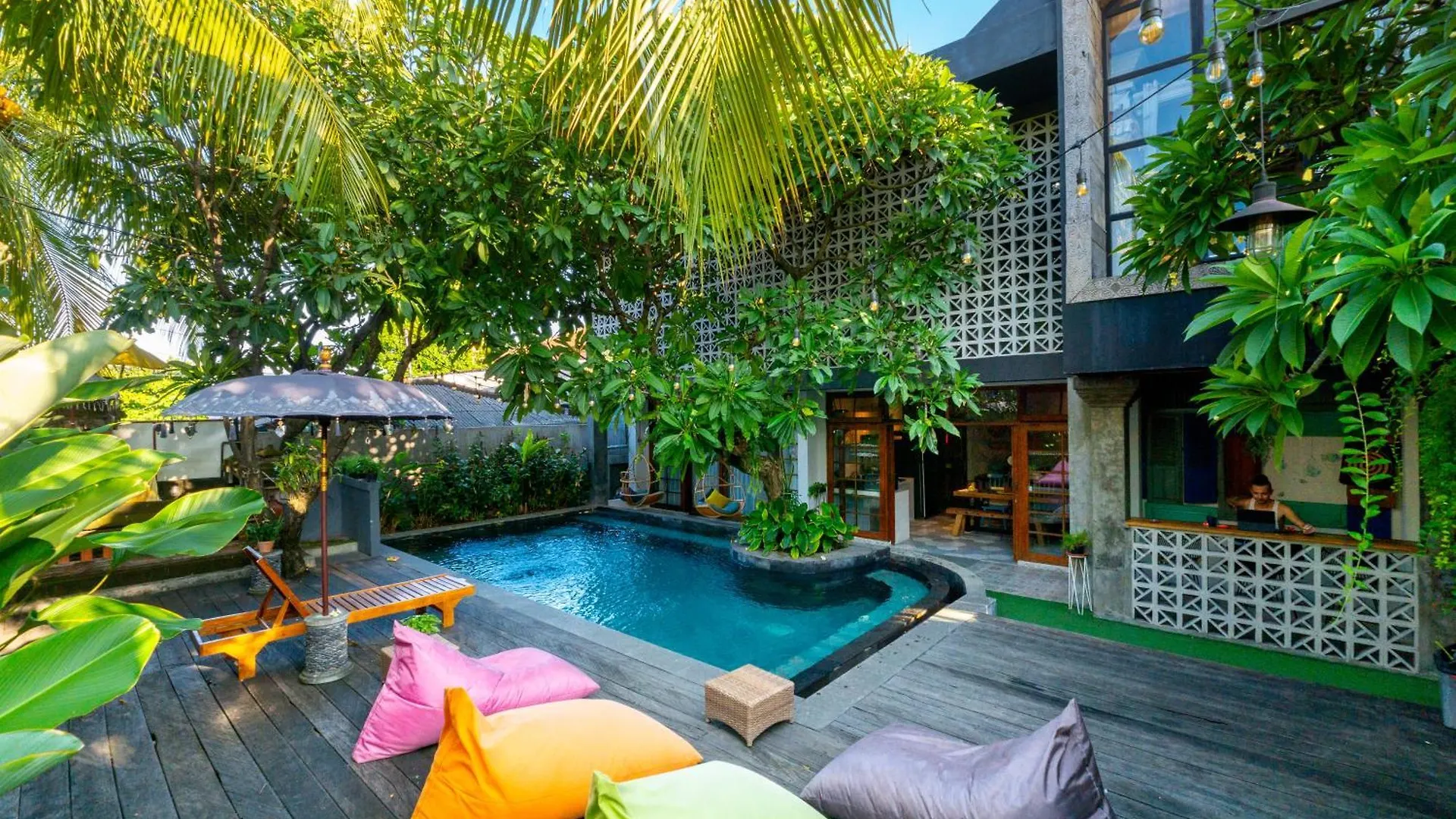 Interconnection Hostel Kuta  Indonesia
