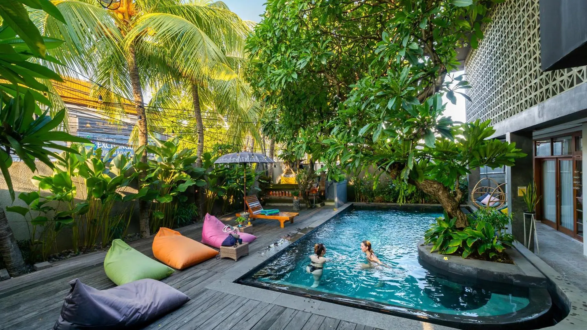 Interconnection Hostel Kuta