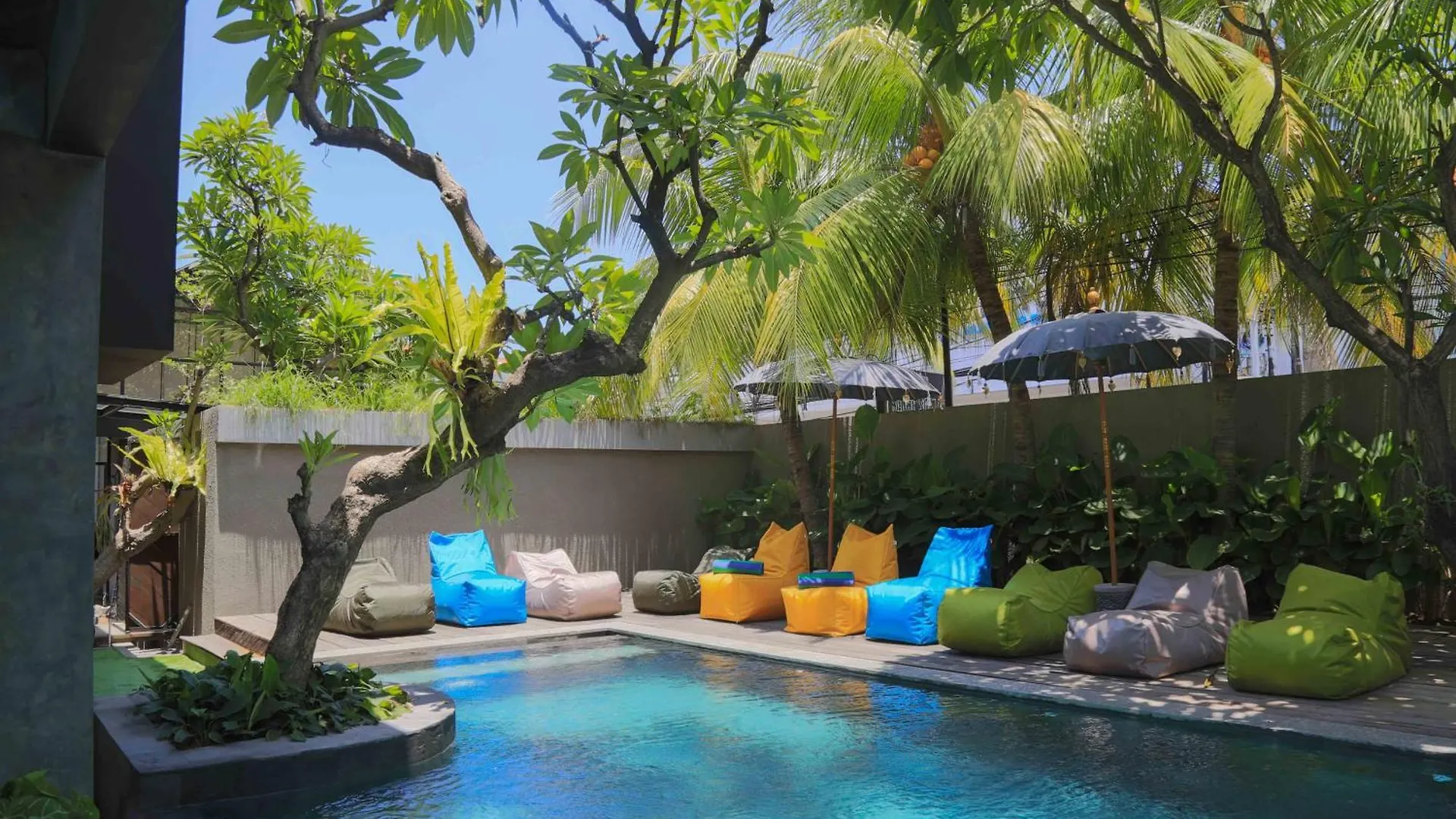 Interconnection Hostel Kuta