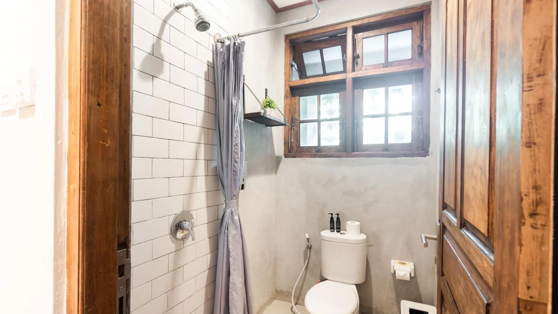 Interconnection Hostel Kuta  Indonesia